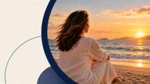 Mulher de costas observando o pôr do sol na praia, imagem ilustrativa sobre união estável e direito à herança.